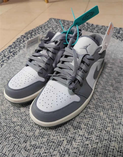 조던 1 로우 스텔스 앤 화이트 553558-053 photo review