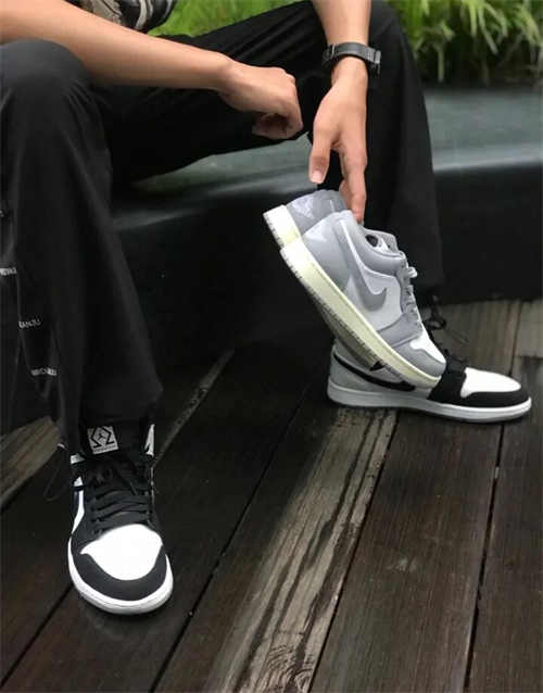 조던 1 로우 스텔스 앤 화이트 553558-053 photo review