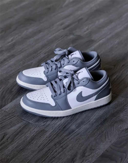 조던 1 로우 스텔스 앤 화이트 553558-053 photo review