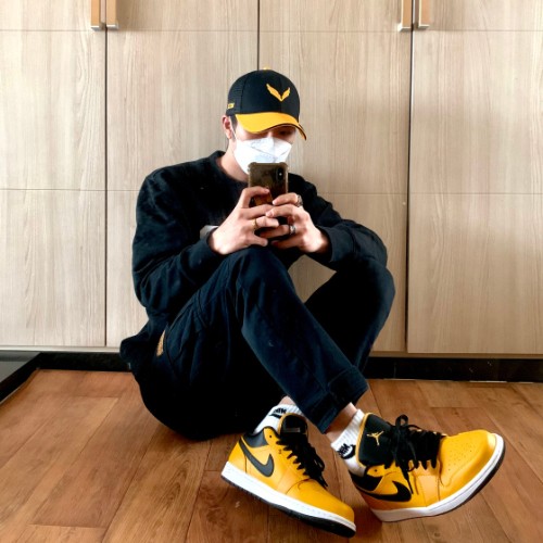 조던 1 로우 유니버시티 골드 블랙 553558-700 photo review