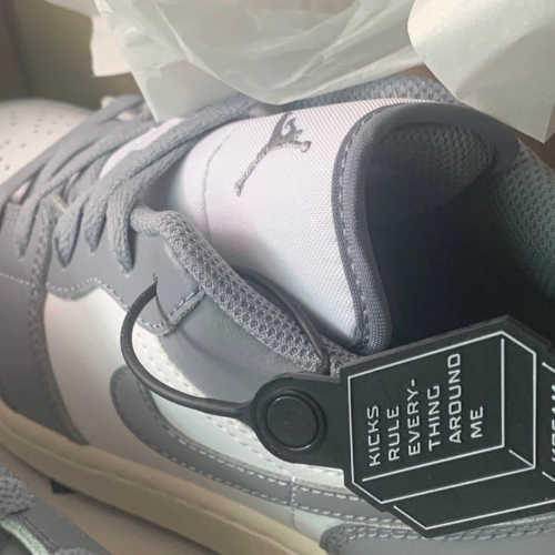 조던 1 로우 스텔스 앤 화이트 553560-053 photo review