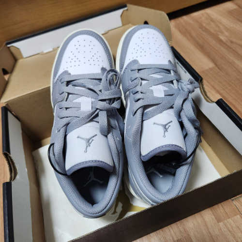 조던 1 로우 스텔스 앤 화이트 553560-053 photo review