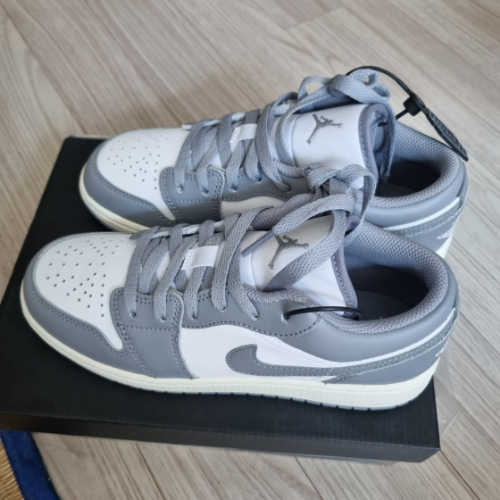 조던 1 로우 스텔스 앤 화이트 553560-053 photo review