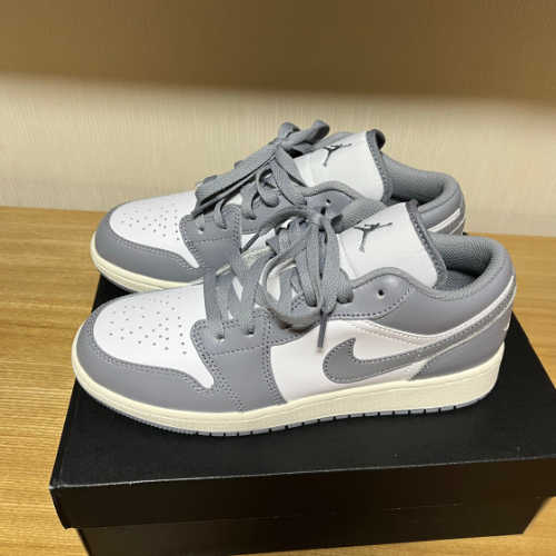 조던 1 로우 스텔스 앤 화이트 553560-053 photo review