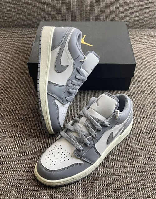 조던 1 로우 스텔스 앤 화이트 553560-053 photo review