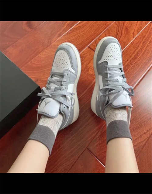 조던 1 로우 스텔스 앤 화이트 553560-053 photo review