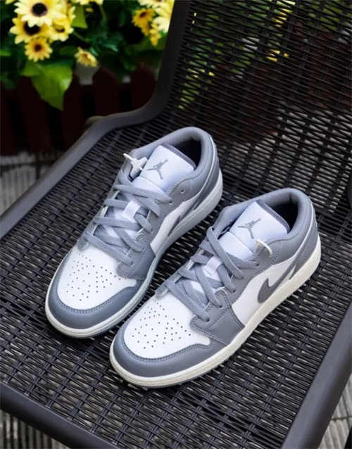 조던 1 로우 스텔스 앤 화이트 553560-053 photo review