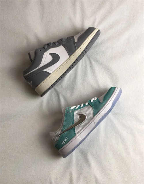 조던 1 로우 스텔스 앤 화이트 553560-053 photo review