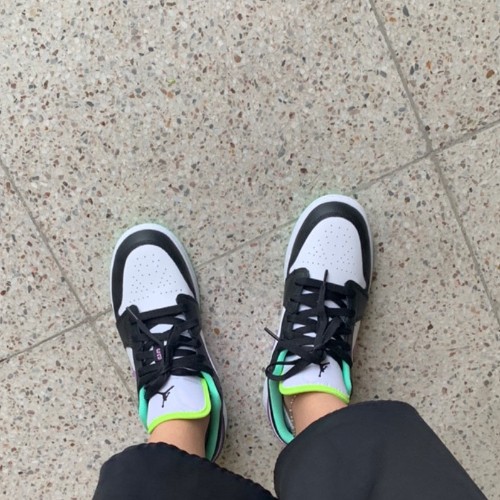 조던 1 로우 그린 글로우 퍼플 샥 553560-151 photo review