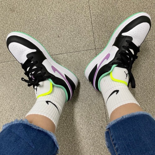 조던 1 로우 그린 글로우 퍼플 샥 553560-151 photo review