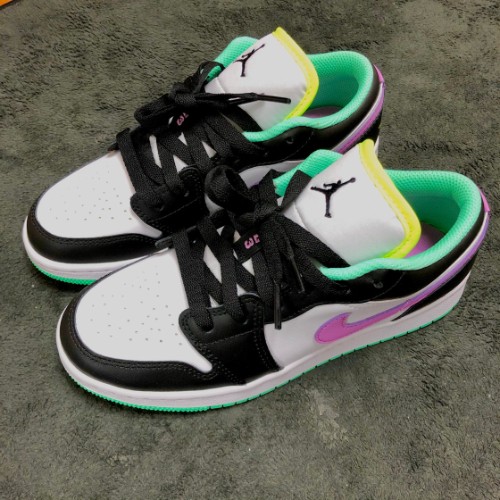 조던 1 로우 그린 글로우 퍼플 샥 553560-151 photo review