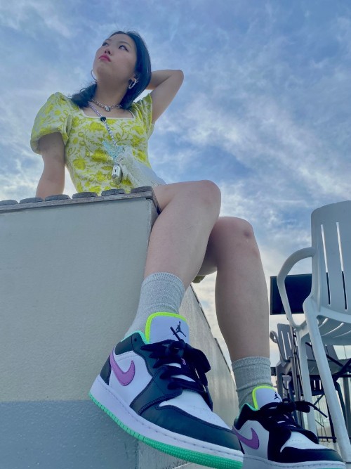 조던 1 로우 그린 글로우 퍼플 샥 553560-151 photo review