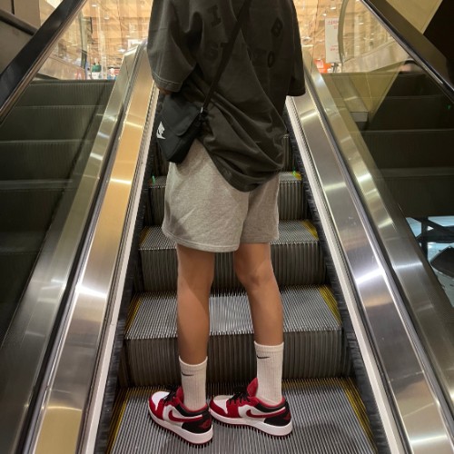 조던 1 로우 화이트 짐레드 블랙 553560-163 photo review