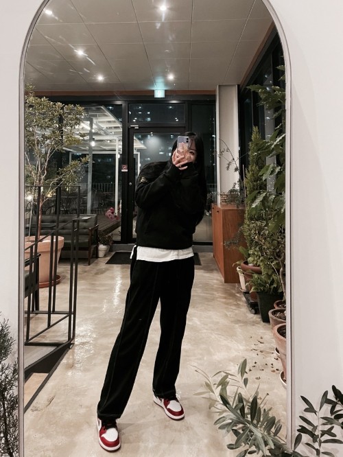 조던 1 로우 화이트 짐레드 블랙 553560-163 photo review