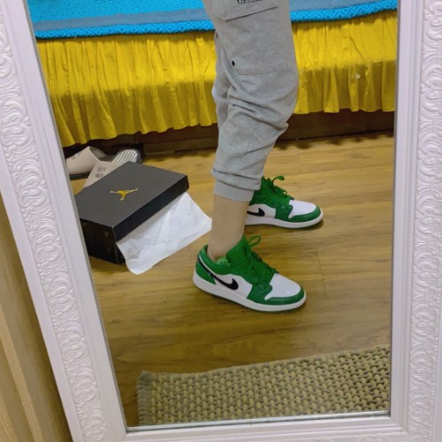 조던 1 로우 파인 그린 553560-301 photo review