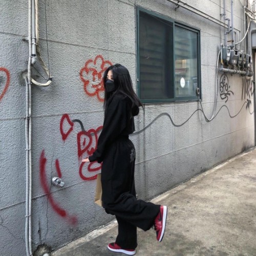 조던 1 로우 짐레드 블랙 553560-605 photo review