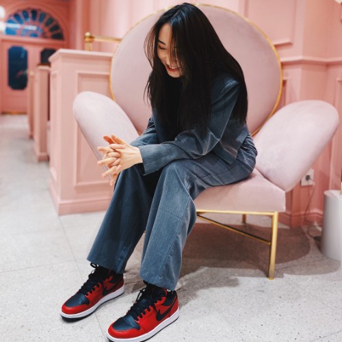 조던 1 로우 짐레드 블랙 553560-605 photo review