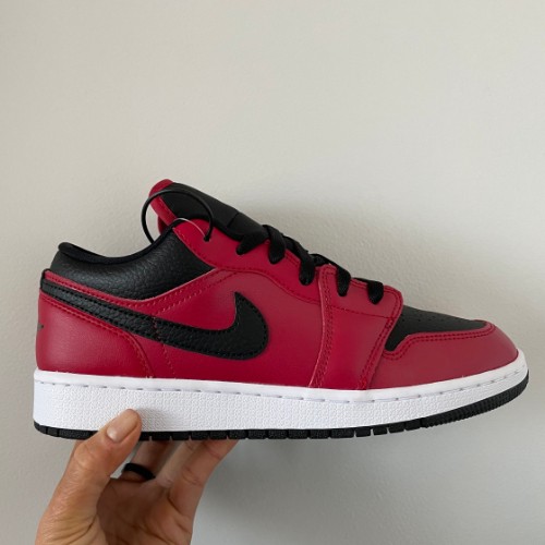 조던 1 로우 짐레드 블랙 553560-605 photo review