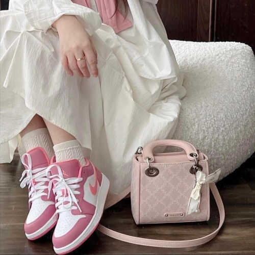 조던 1 로우 디저트 베리 553560-616 photo review