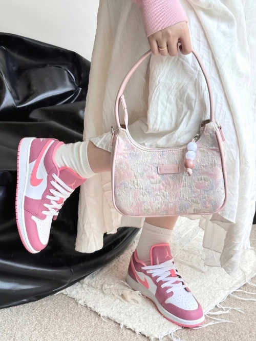 조던 1 로우 디저트 베리 553560-616 photo review