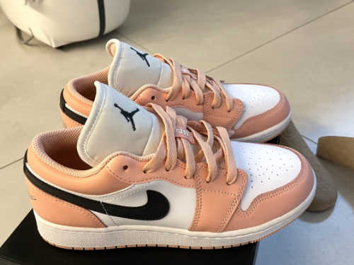 조던 1 로우 라이트 아크틱 핑크 553560-800 photo review