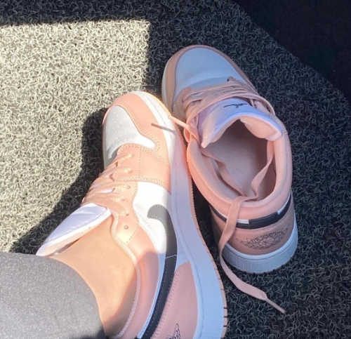 조던 1 로우 라이트 아크틱 핑크 553560-800 photo review