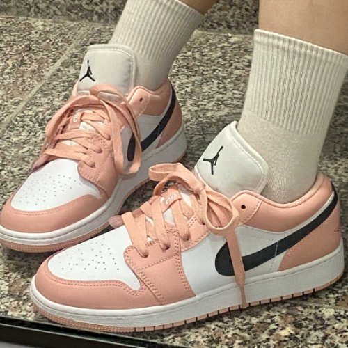 조던 1 로우 라이트 아크틱 핑크 553560-800 photo review