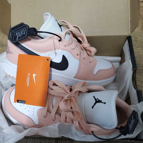 조던 1 로우 라이트 아크틱 핑크 553560-800 photo review