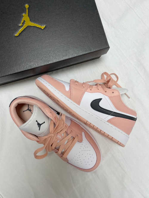 조던 1 로우 라이트 아크틱 핑크 553560-800 photo review