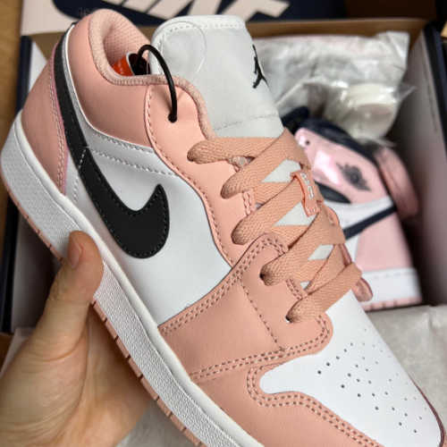 조던 1 로우 라이트 아크틱 핑크 553560-800 photo review