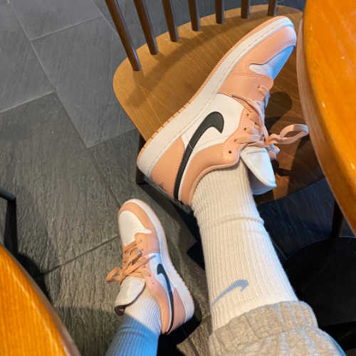 조던 1 로우 라이트 아크틱 핑크 553560-800 photo review