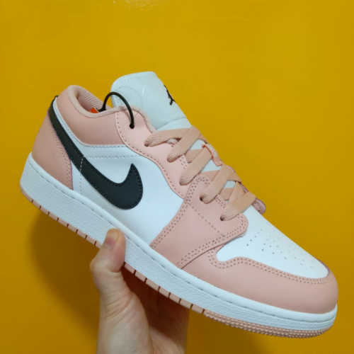 조던 1 로우 라이트 아크틱 핑크 553560-800 photo review