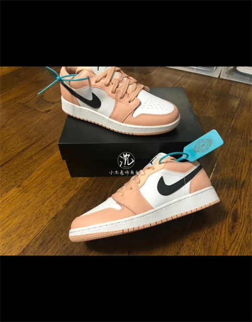 조던 1 로우 라이트 아크틱 핑크 553560-800 photo review