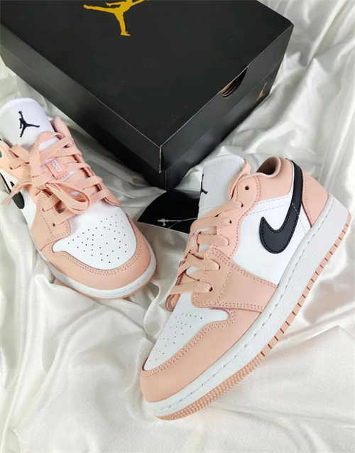 조던 1 로우 라이트 아크틱 핑크 553560-800 photo review