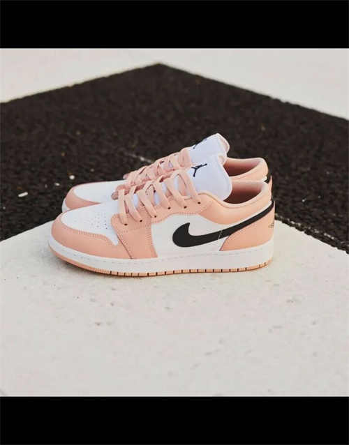 조던 1 로우 라이트 아크틱 핑크 553560-800 photo review