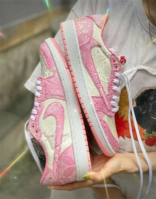 조던 1 로우 라이트 아크틱 핑크 553560-800 photo review