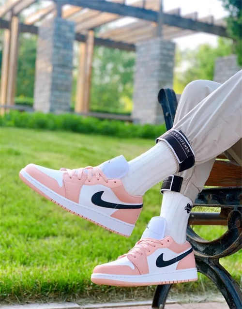 조던 1 로우 라이트 아크틱 핑크 553560-800 photo review