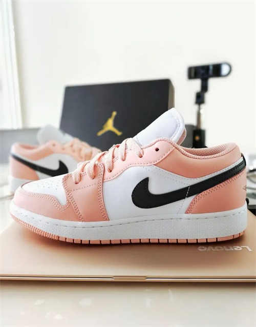 조던 1 로우 라이트 아크틱 핑크 553560-800 photo review