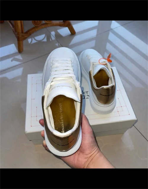 알렉산더 맥퀸 오버사이즈드 스니커즈 화이트 골드 553680WHNBG9075 photo review