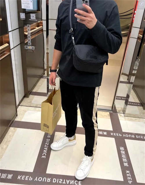 알렉산더 맥퀸 오버사이즈드 스니커즈 화이트 골드 553680WHNBG9075 photo review