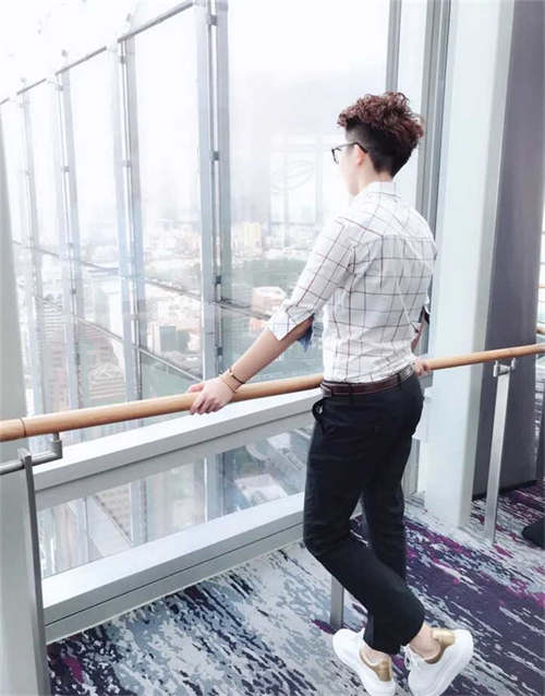 알렉산더 맥퀸 오버사이즈드 스니커즈 화이트 골드 553680WHNBG9075 photo review