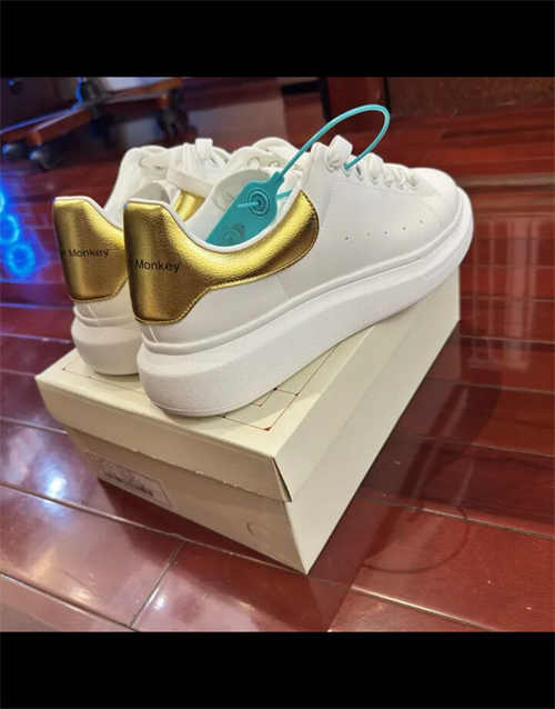 알렉산더 맥퀸 오버사이즈드 스니커즈 화이트 골드 553680WHNBG9075 photo review