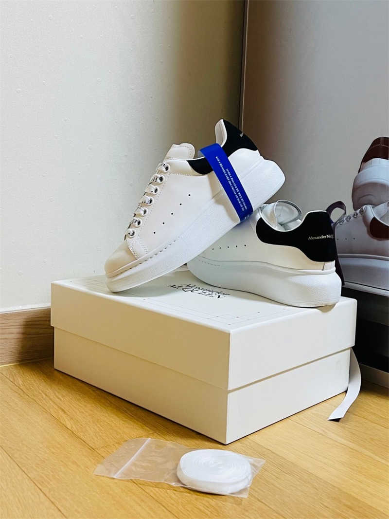 알렉산더 맥퀸 오버사이즈드 스니커즈 화이트 블랙 553770WHGP79061 photo review