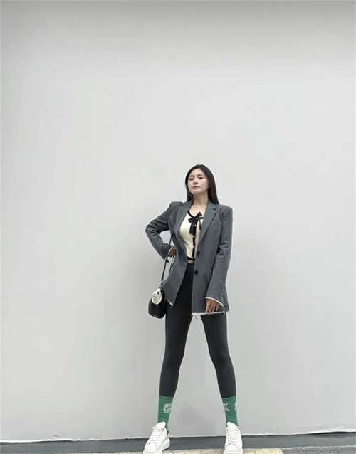 알렉산더 맥퀸 오버사이즈드 스니커즈 화이트 블랙 553770WHGP79061 photo review