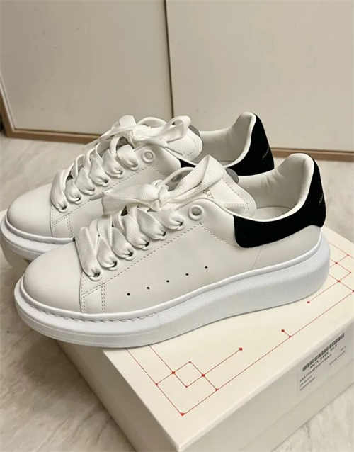 알렉산더 맥퀸 오버사이즈드 스니커즈 파촐리 553770WHGP79182 photo review