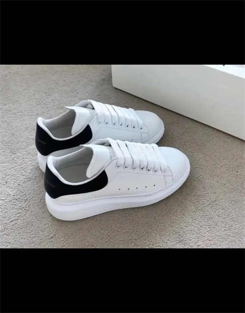 알렉산더 맥퀸 오버사이즈드 스니커즈 파촐리 553770WHGP79182 photo review