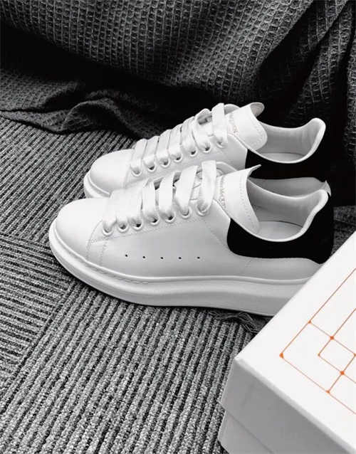 알렉산더 맥퀸 오버사이즈드 스니커즈 파촐리 553770WHGP79182 photo review