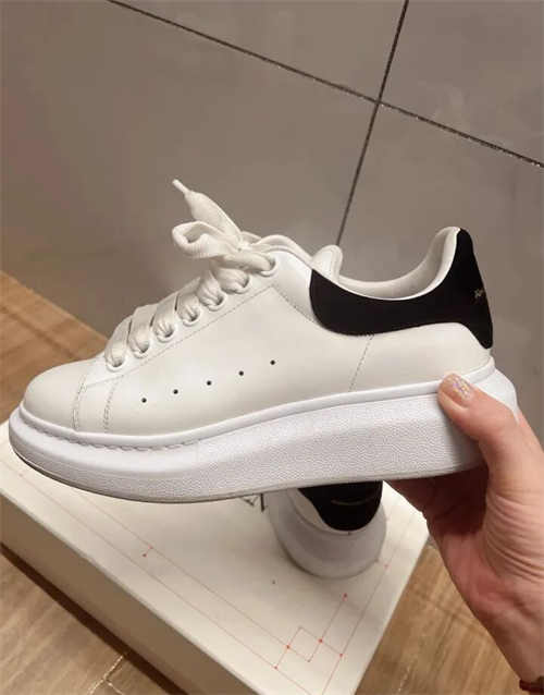 알렉산더 맥퀸 오버사이즈드 스니커즈 파촐리 553770WHGP79182 photo review