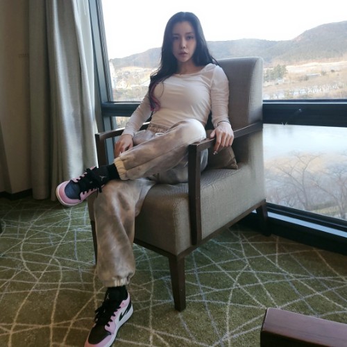 조던 1 로우 라이트 아크틱 핑크 554723-601 photo review