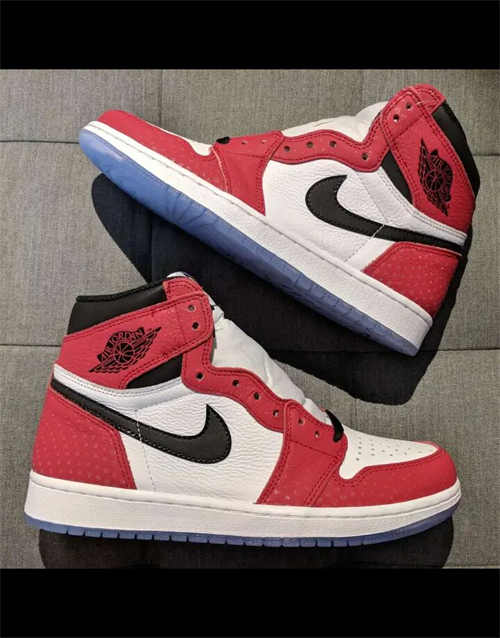 조던 1 레트로 하이 OG 크림슨 틴트 555088-081 photo review